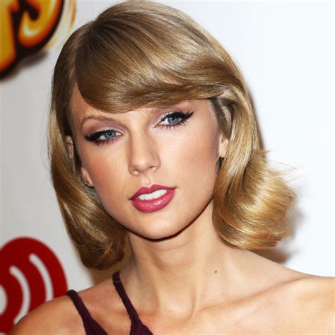 5 Taylor Swift Makeup Looks That Are Perfect For Any Black Outfit