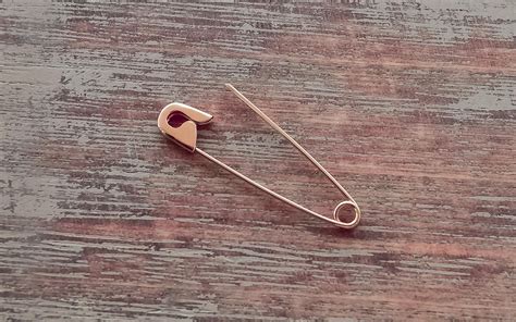 Rose Gold Safety Pin Brooch 24jewels