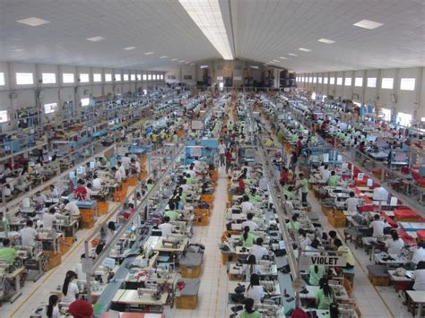 Fantastic photos of huge production lines in factories all around the world