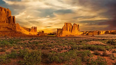 The Three Gossips At Arches National Park 4k Ultra Hd Wallpaper
