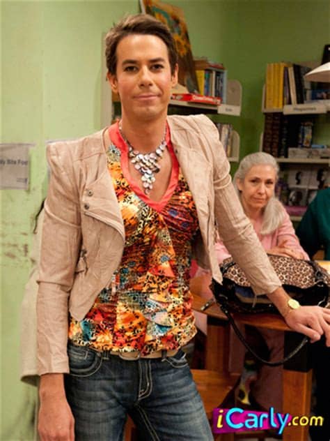 Carly shay led a pretty normal life in seattle. Image - Spencer dressed as Pam.jpg - iCarly Wiki