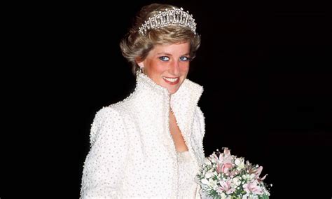 El 'establishment' británico se vuelca en vindicar a la esposa de carlos de inglaterra, frente al relato considerado injusto de 'the crown'. Diana de Gales: la fascinante historia de su vestido ...