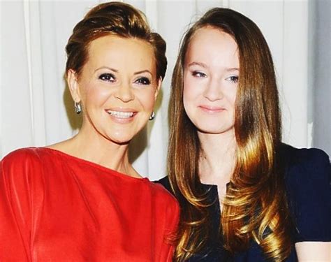 Fryzury gwiazd blond włosy manicure fryzury krótkie włosy reserved sukienki anna mucha. Czy córka Justyny Pochanke poszła w jej ślady? Czym się ...