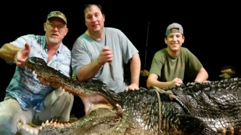 Hunters Kill 920 Pound Alligator In Alabama For The Win