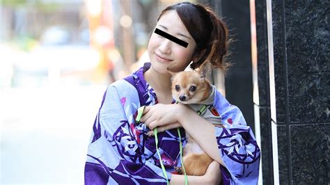 082423 01 10mu 天然むすめ 犬の散歩中に犬好きな浴衣美人をナンパゲット！ Pornav