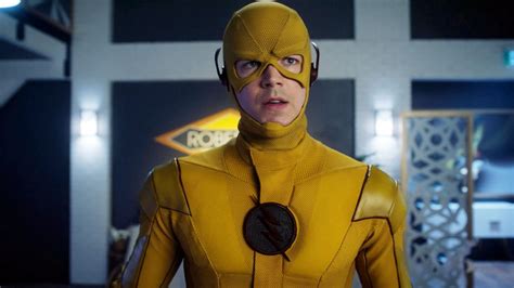 The Flash Armageddon Sneak Peek Barry Allen Is Single And Reverse Flash Exclusive