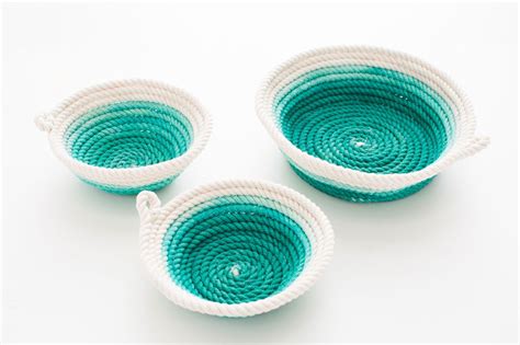 How To Make Beautiful No Sew Rope Bowls Via Brit Co Diy Rope Basket