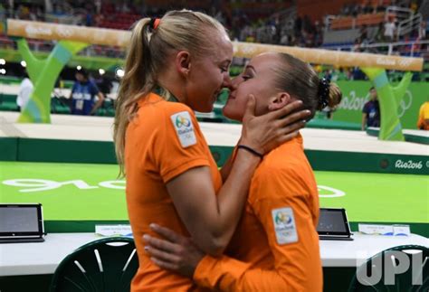 Photo Netherlands Gold Medalist Wevers Gets Kiss From Sister At The
