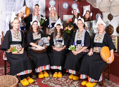 2023 dutch experience in volendam with traditional outfits