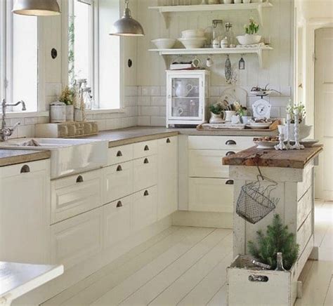 Browsing our kitchen area picture gallery is a excellent technique to acquire inventive views and improve the visual appeal of your residence and decoration design. 25 Gorgeous Kitchens with Farmhouse Sinks - Connecticut in ...