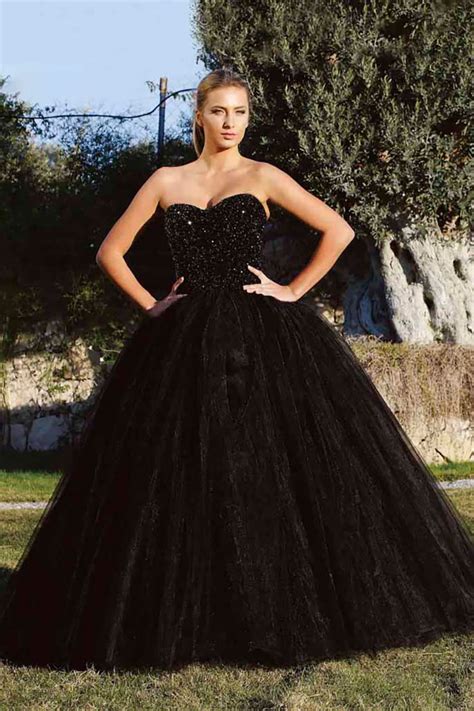 Entdecke ein fantastisches schwarzes brautkleid, dein perfektes gothic hochzeitskleid und atemberaubende viktorianische brautmode und accessoires in detailverliebt verspielten, oppulenten. Schwarze Brautkleider - Braut Tempel