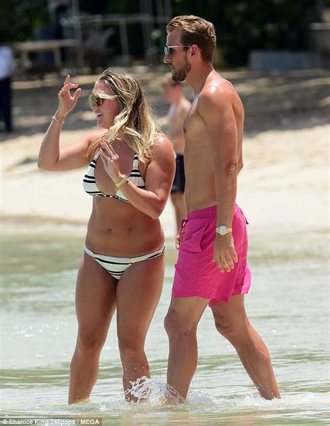 Harry kane, 25, married his childhood sweetheart and best friend katie goodland yesterday. Harry Kane's fiancée Kate Goodland flaunts trim body | Daily Mail Online