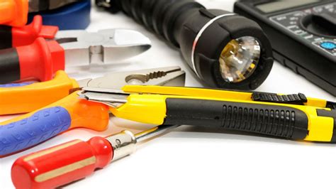 las herramientas básicas del electricista hogarmania
