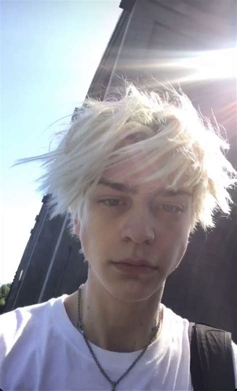 Cute Anime Boy In 2019 Blonde Boy Aesthetic Blonde Hair