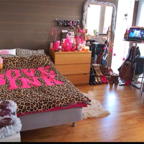 I posted about it in the past , but i wanted to update the photos. Victoria's Secret bedroom :) I may have died and gone to ...
