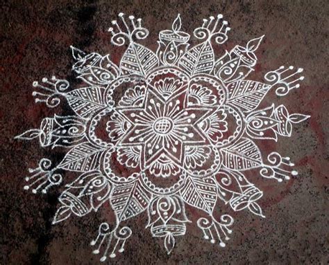 From a simple 2/3/4 dots kolam, you can join and make a nice borders depending on the size of the rangolikolam.com. Tamil-kolam - Easyday