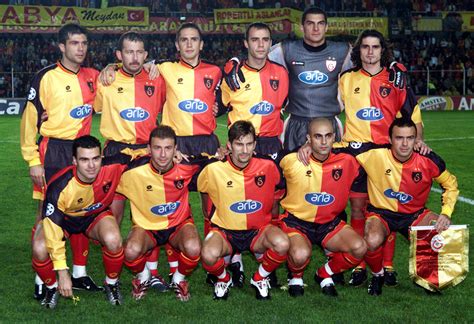 Ayaktakiler Oturanlar Galatasaray 2001 2002