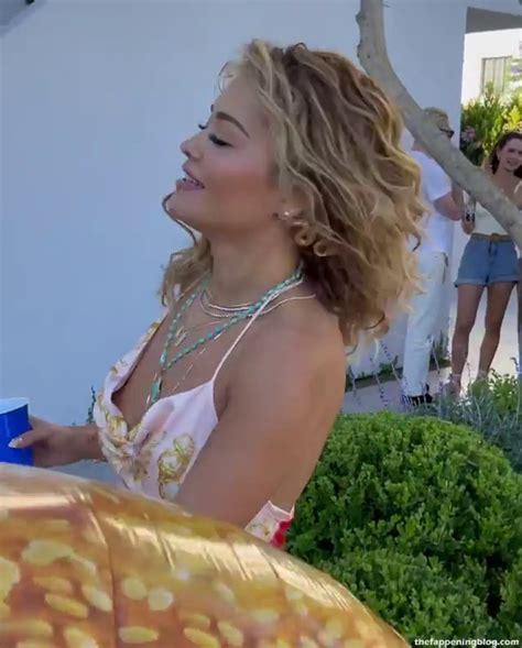 Rita Ora Flashes Her Nude Boob With A Big Nipple Pics Videos
