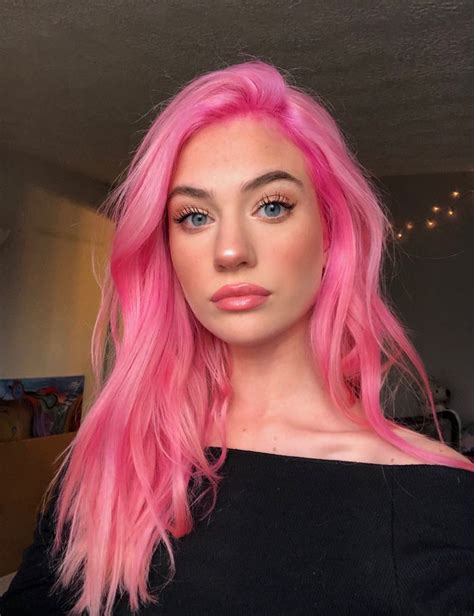 Pink Haired Girl From Twitter Hair Color Pink Hair Inspiration Hair Styles