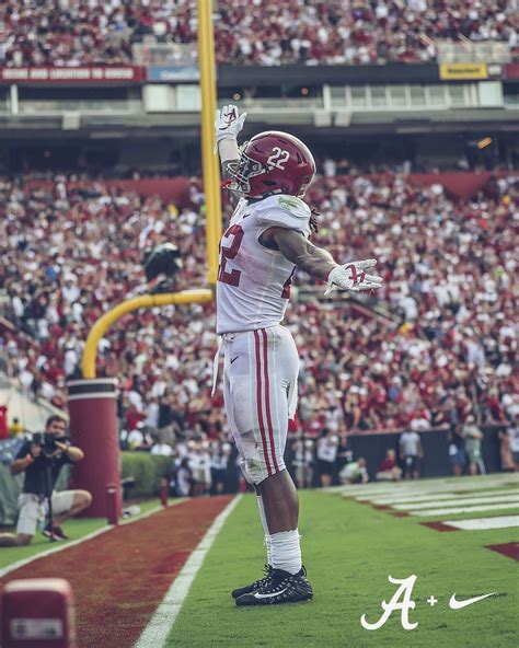 Alabama's najee harris hurdles florida defender. Najee Harris Hurdle Florida : DANIEL MOORE ALABAMA ...
