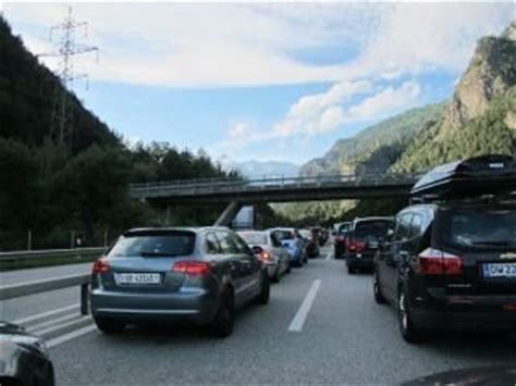 Rijd via zwitserland naar italië wanneer je op vakantie gaat naar het westen van italië, zoals toscane en firenze, of naar het midden van italië, zoals het je rijdt dan eerst naar de stad luxemburg waar je de grens oversteekt met frankrijk om naar metz te rijden. Hotels en motels onderweg op de Gotthardroute. Overnachten ...