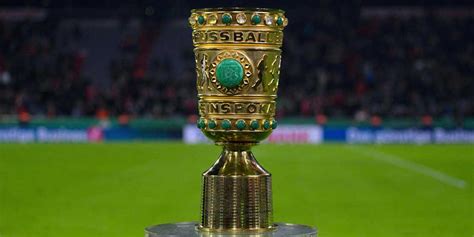 Gäste sind unter anderem elber, mintzlaff, watzke, müller und ullrich. Bayern Munich Hosts Eintracht Frankfurt in DFB Pokal Semi-Final