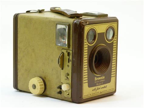 vintage brownie model f kodak 620mm light brown art deco box film camera brown art vintage