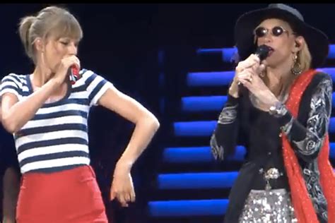 Taylor Swift Performs Youre So Vain With Carly Simon