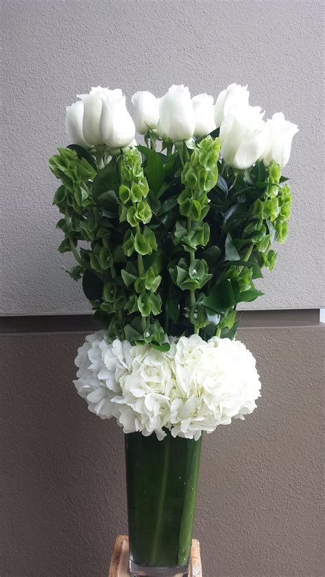 1 Dozen Long Stem White Roses In Beverly Hills Ca Apropos Floral