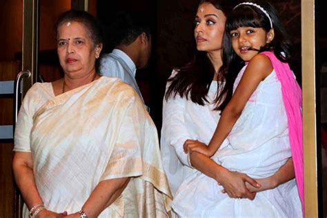 Bollywood actress meenakshi sheshadri with husband and children kendra and sahtosh. Aishwarya Rai Bollywood Actress Family Pictures