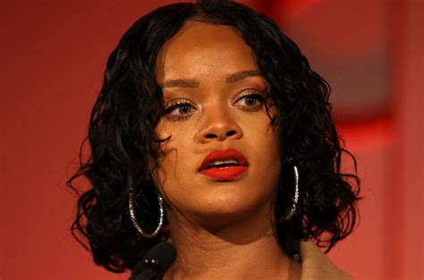 Rihanna Claps Back At Body Shamers With One Epic Meme