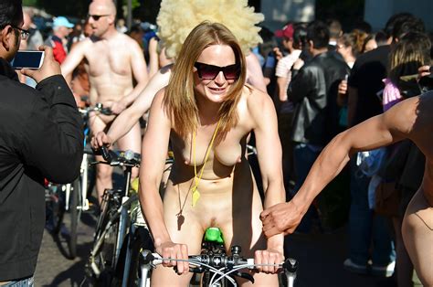 Sport Naked Bike Rec Pussy Flashing On Bicycle Gall6 Porn Pictures