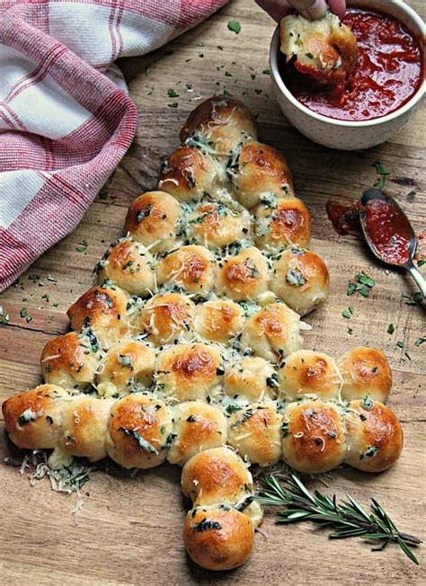 A guaranteed showstopping centerpiece to your feast table. Easy Cheesy Christmas Tree Shaped Appetizers / Christmas Tree Cheesy Bread | Cheesy bread recipe ...