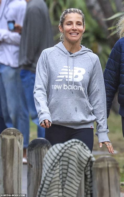 Makeup Free Elsa Pataky 43 Goes For A Stroll With Friends In Byron