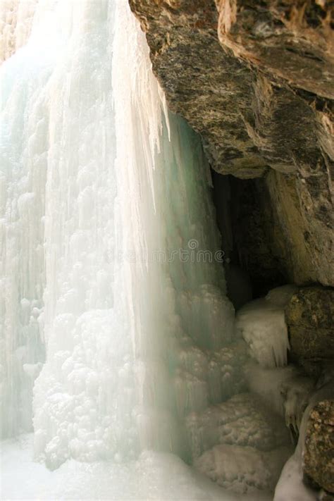 Frozen Waterfall Stock Image Image Of Forest Frosty 8371439