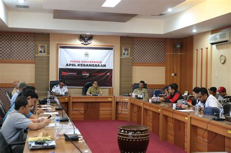 Perataan tengah pada html sendiri sebenarnya dapat. "Kita Merah Putih", Kobarkan Semangat Kebangsaan ...
