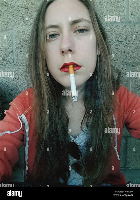 Woman Lipstick Smoking Hi Res Stock Photography And Images Alamy
