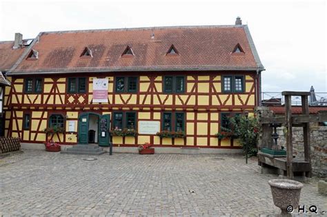 Ob bäcker, metzger, rewe, lidl o der die fußgängerzone. Eltville - Rheingau, Stadtturm Rheingau, Fachwerkhäuser ...