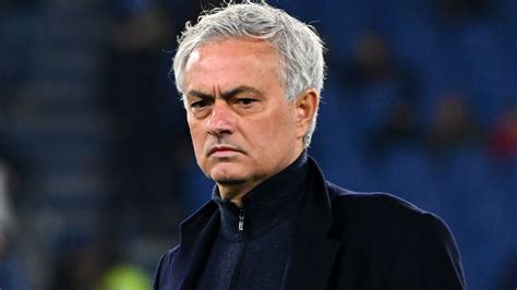 jose mourinho s agent offers manager to former club s hated rivals after roma sacking the us sun