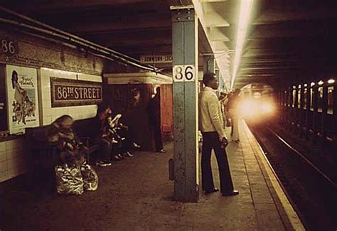 32 Revealing Photos Of New York City In The 1970s New York Subway