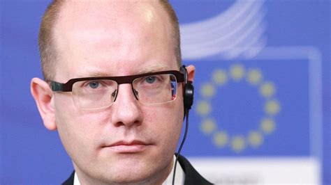 2010 májusától 2017 júniusáig ő vezette a cseh szociáldemokrata pártot (amely jelenleg a kormánykoalíció vezető pártja, de a közvéleménykutatások szerint a 2017. Sobotka chce euro, väčšina voličov nie - Svet - Správy ...
