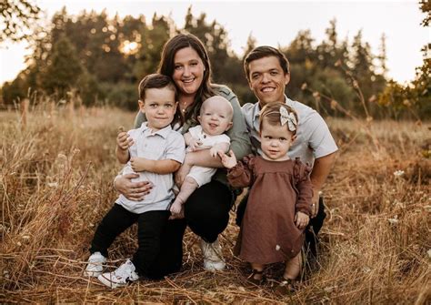 See The Moment Lpbw S Zach And Tori Roloff Introduce Jackson And Lilah To Baby Josiah