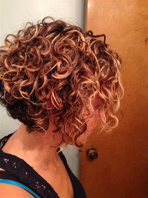 25 lively short haircuts for curly hair short wavy curly hairstyle ideas page 5 of 8