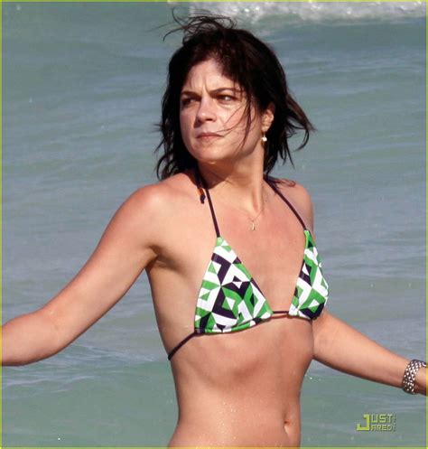 Selma Blair And Mikey Day Lifes A Beach Photo 1776011 Bikini Mikey Day Selma Blair