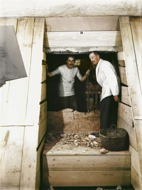The Find Of A Lifetime Colorized Images Of The Emptying Of King Tuts Tomb