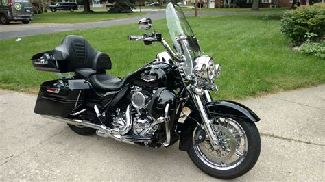 Who Has A King Tour Pak On Their Rushmore Road King Harley Davidson