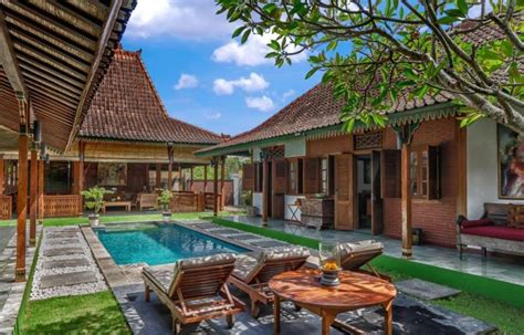 Batu Bolong Canggu Ba Indonesia Joglo Style Villa Complex With Restaurant In Berawa The