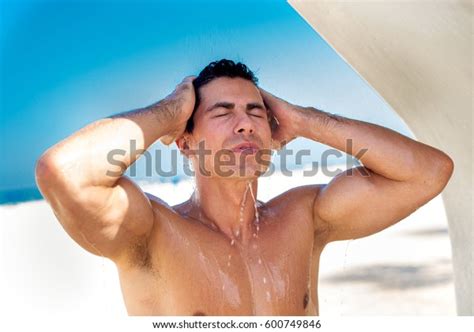 Naked Muscular Man Taking Shower Cold Foto Stock 600749846 Shutterstock