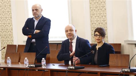 Атанасова разкри месила ли се е в избора на министри в кабинета Габровски