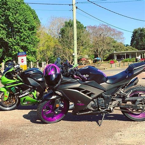 Es probable que no tengamos disponibles kawasaki baby ninja usados pues muchas veces los motos se venden rápido. The Kawasaki ZX10R and it's baby Ninja. @saraaghelise on ...